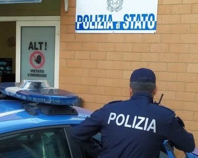 https://www.telemia.it/2020/08/lui-e-lei-poliziotti-lite-da-far-west-a-gioia-tauro/