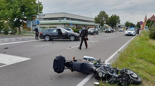 https://www.sulpanaro.net/2021/05/strade-di-sangue-in-due-incidenti-in-moto-muoiono-un-18enne-e-un-poliziotto/